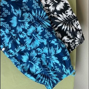 Set of 2 men’s swim shorts size large